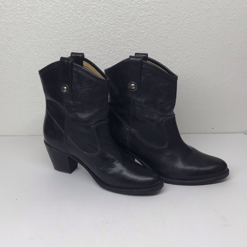 Frye black leather ankle boots size 7. 5